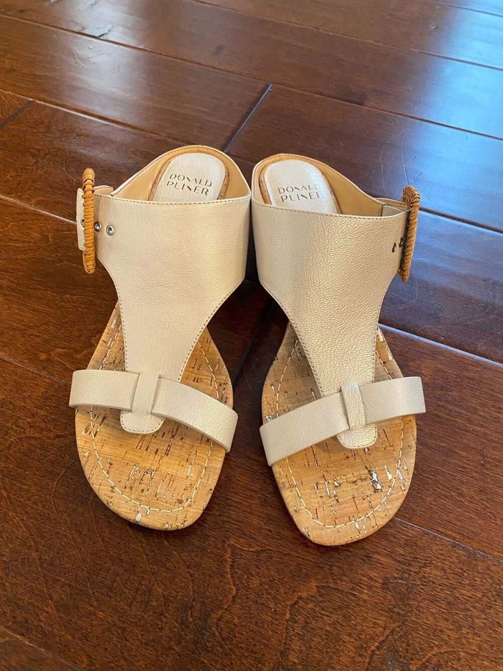 Donald Pliner VINESP Wedge Sandals Size 9.5M Champagne Metallic Cork